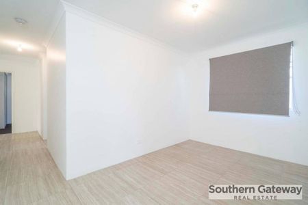 SPACIOUS FAMILY HOME PACKED WITH FEATURES!! - Photo 3