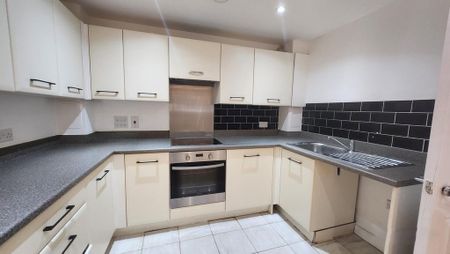 1 bedroom ground floor flat to rent - Photo 3