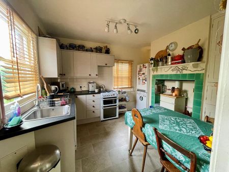 4 bedroom detached house to rent - Photo 3