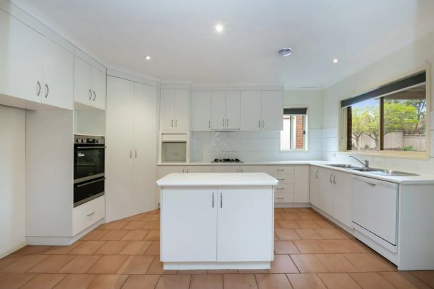 Elevated homestead style home in beautiful Golden Square - Photo 1