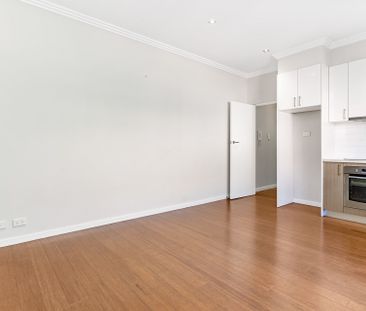 Stylish One-Bedroom Unit in Prime Coastal Location - Photo 2