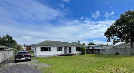 Fully fence large yard home! - Photo 4