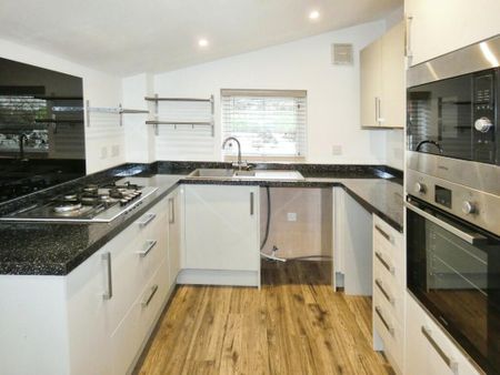1 bedroom semi-detached bungalow to rent - Photo 5