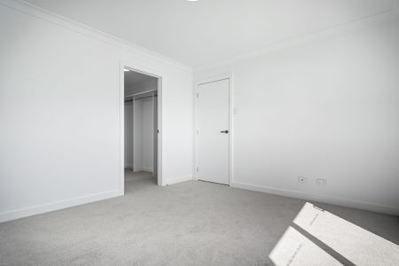Brand New Luxurious Family Home! - Photo 5