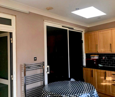 1 bedroom in a house share to rent - Photo 6