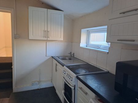 2 Bed End Terrace, Luton, LU1 - Photo 4