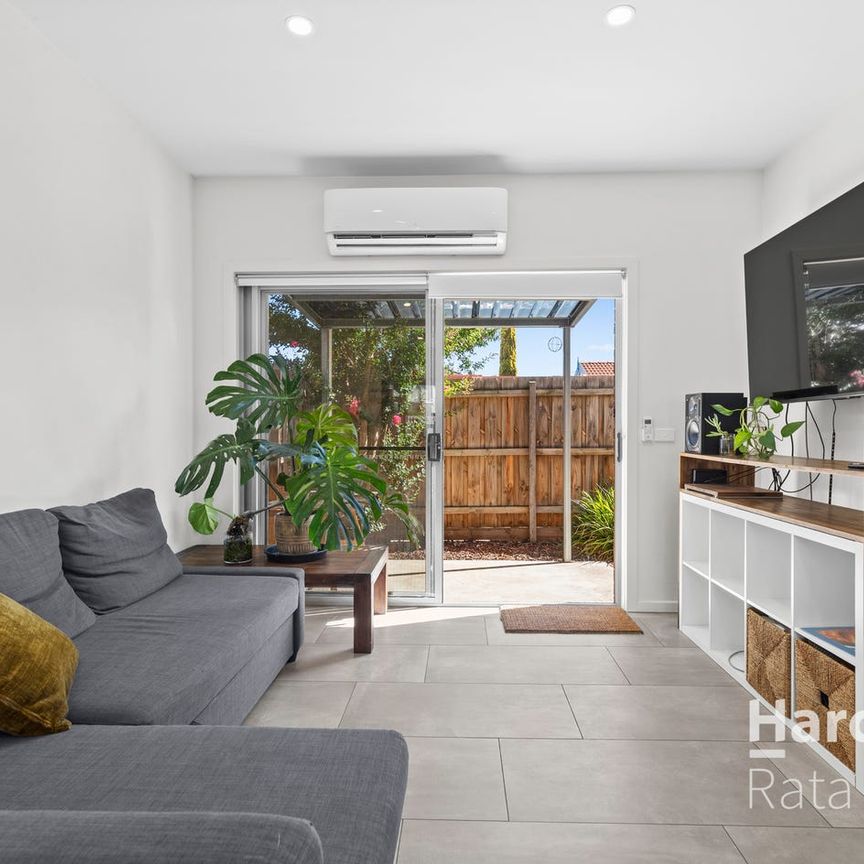Modern 2-Bedroom Unit with Abundant Natural Light in Thomastown - Photo 1