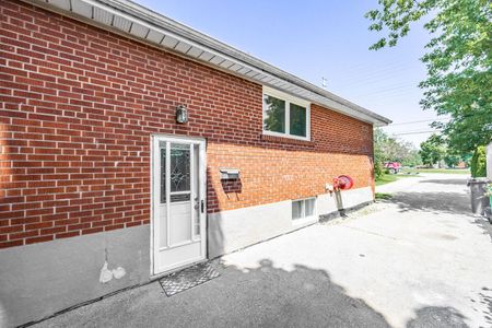 For Lease - 1362 Cawthra Road Unit# Upper, Mississauga, Ontario - Photo 2