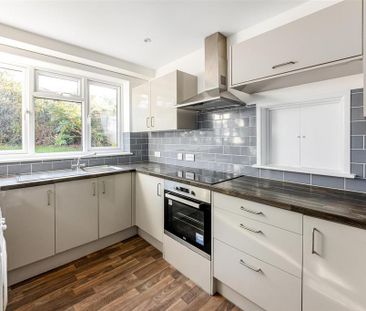 3 bedroom semi-detached house to rent - Photo 5