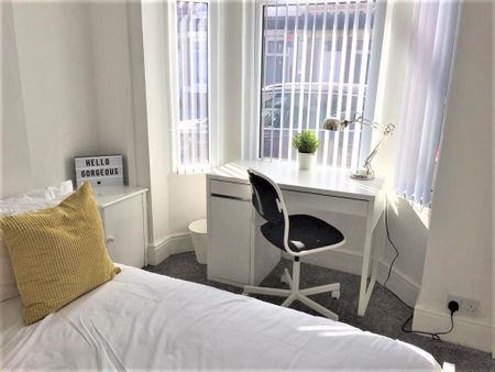 3 bedroom terraced house to rent - Photo 4