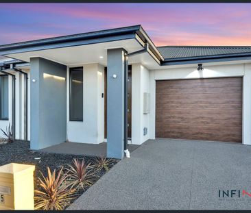 Luxury Living on prime location of Tarneit, - Photo 6