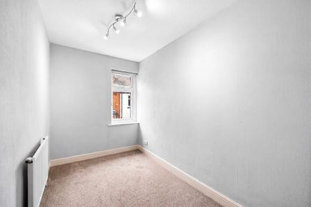 3 bedroom Mid Terraced House to let - Photo 5