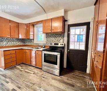 Furnished 8 Bed, 3 Bath, 2 Kitchens - Minutes from U Windsor at Onl... - Photo 4
