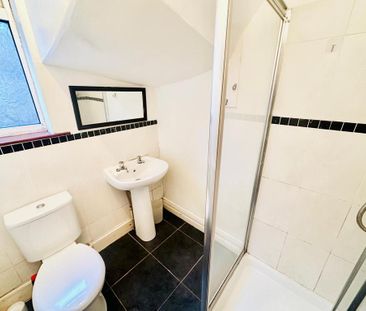 5 bedroom semi-detached house to rent - Photo 2