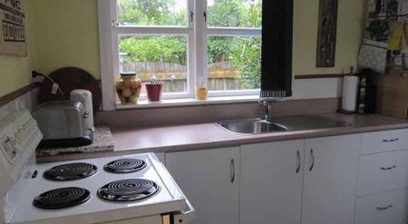 Cute Character Cottage - Photo 2