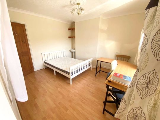 5 bedroom house to rent - Photo 1