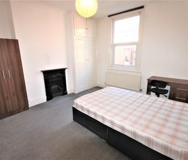 Beulah View, Leeds, West Yorkshire - Photo 1