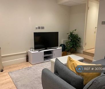 3 bedroom flat to rent - Photo 2