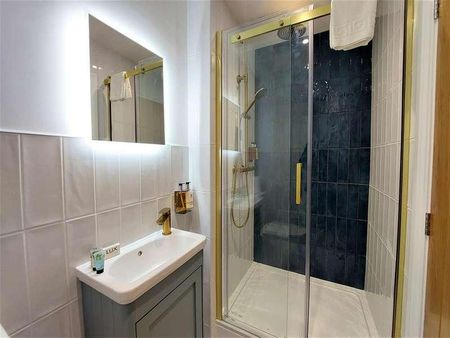 Blenheim Terrace, Scarborough, YO12 - Photo 2