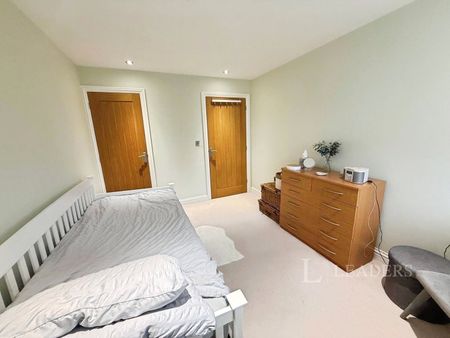 2 bedroom apartment to rent Barton Court Avenue, Barton on Sea, New Milton, Hampshire, BH25 - Photo 4