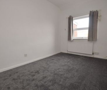 3 Bedroom Terraced House - Photo 3