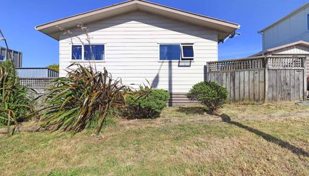 Tidy Four- Bedroom Home. - Photo 5