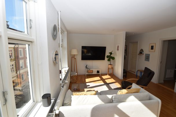 Indbydende lejlighed med lys og rummelighed i Aalborg - Foto 1