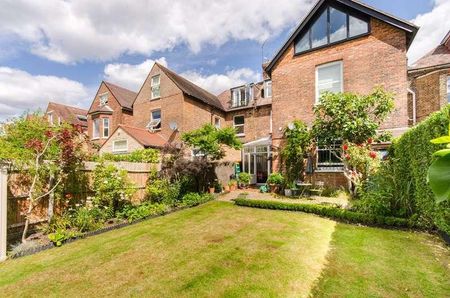 Dartmouth Road, Mapesbury Estate, NW2 - Photo 2