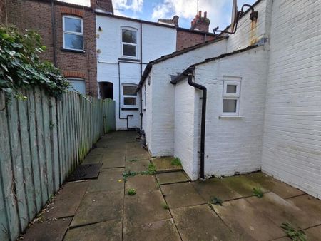 2 Bed Terraced House, Cowper Street, LU1 - Photo 3