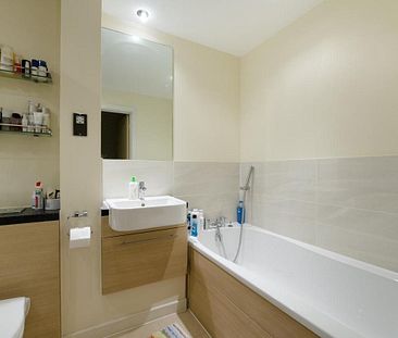 2 bedroom maisonette in 77 Prebend Street - Photo 1