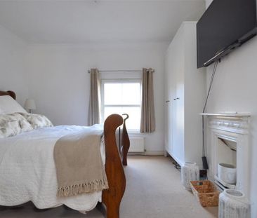 2 bedroom end of terrace house to rent - Photo 5