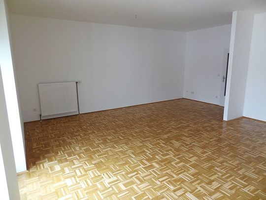 Gemütliche und geräumige Mietwohnung mit neuer Küche und großem Wohn- Esszimmer …! - Photo 1