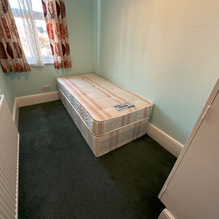 Room in a Shared House, Riffel Road, NW2 - Photo 4