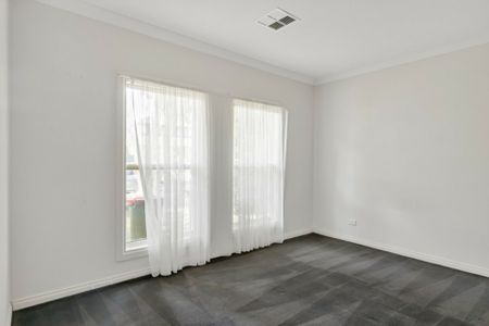 14 Chifley Avenue, Hope Valley SA, Belconnen - Photo 5
