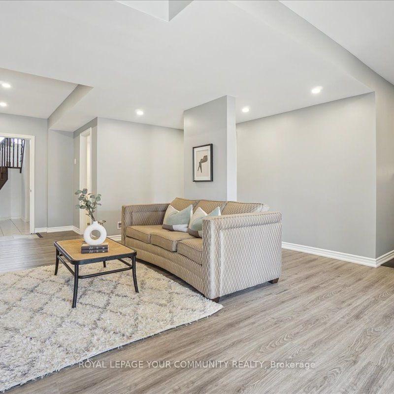 For Lease - 2172 Dawson Crescent, Innisfil, Ontario - Photo 1