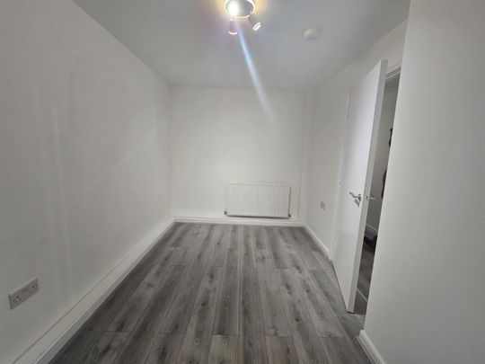 Pond Lees Close, Dagenham RM10, London - Photo 1