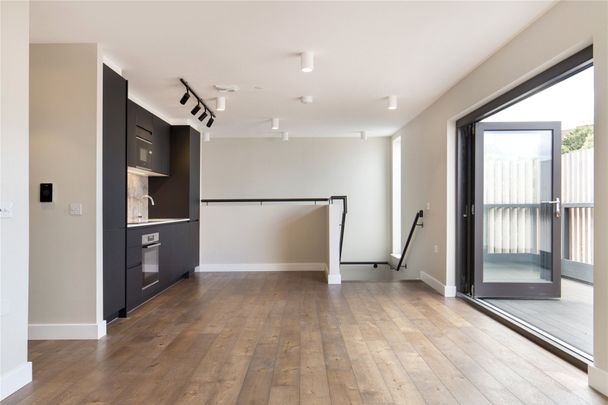 Wimbledon Park Road, London, SW19 flat to rent - Photo 1