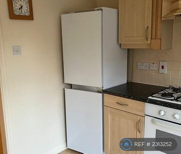 2 bedroom end of terrace house to rent - Photo 2