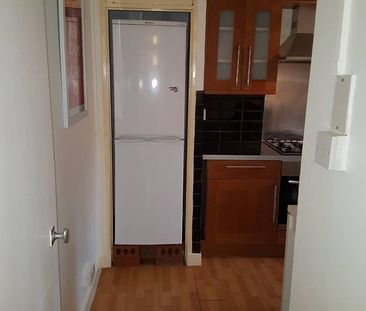 2 Bed Flat, Charters Close, SE19 - Photo 5