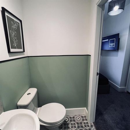 2 bedroom end of terrace house to rent - Photo 5