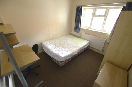 6 bedroom semi-detached house to rent - Photo 3