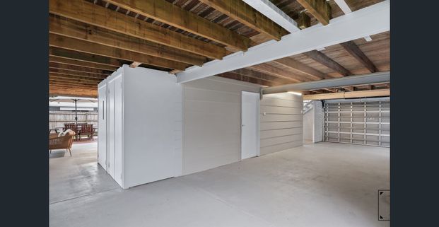 Tropical retreat walking distance to the beach - Photo 1