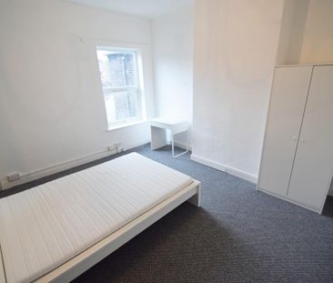 3 bedroom house share to rent - Photo 4