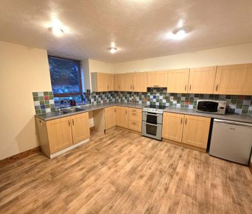 3 bedroom semi-detached house to rent - Photo 6