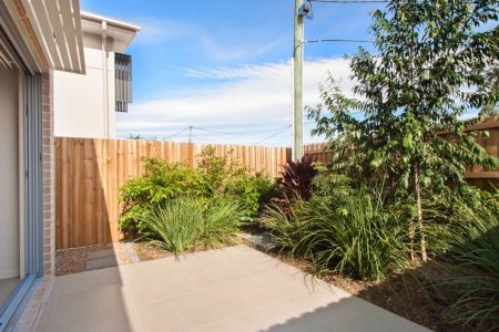 Stylish Three-Bedroom Townhome in Prime Location - Photo 3