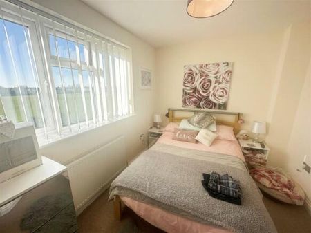 2 bedroom house to rent St. James Close, Hanslope, Milton Keynes, MK19 - Photo 3