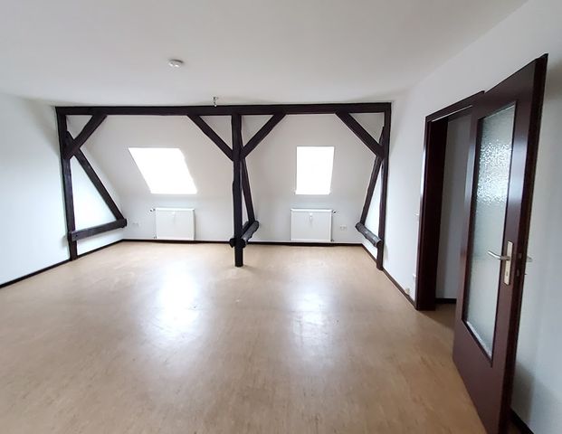 Dachgeschosswohnung mit Einbauküche // DG rechts - Foto 1