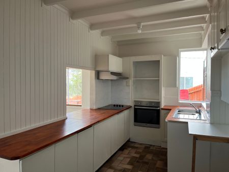 Coastal Cottage with Character - Photo 2