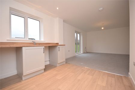 1, Howley Avenue, Churwell, Leeds, LS27 7FW - Photo 4