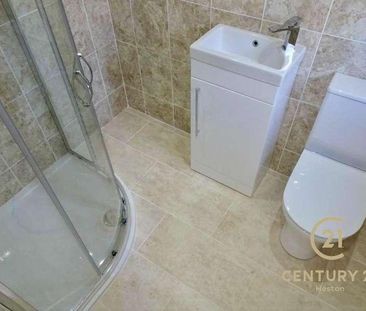 Elizabethan Way, TW19 - Photo 3